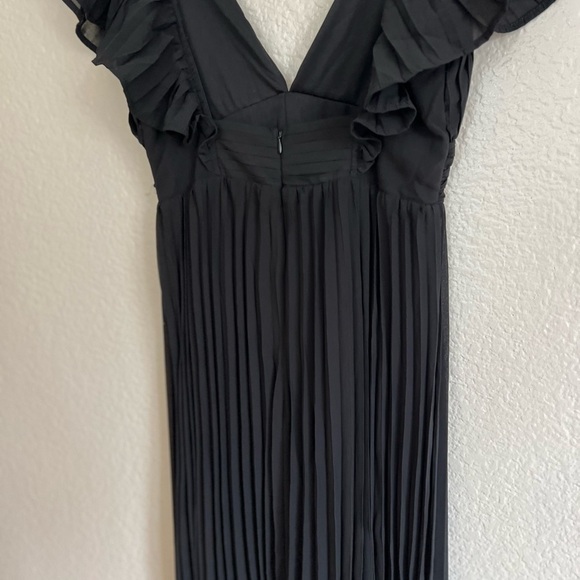NWOT Ideal Occasion Black Pleated Flutter Sleeve Backless Maxi Dress - Picture 6 of 8